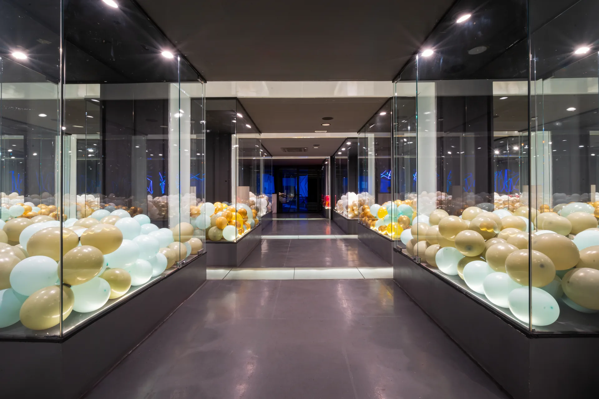 Zona gallery y escaparates en Showroom Fashion Bar